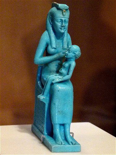 Neues Museum Berlin: Die gyptische Gttin Isis mit Horus aus Theben